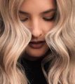 modne-kolory-wlosow-2021-bronde